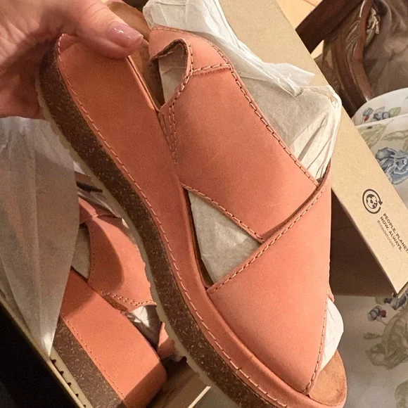 Clarks new woman’s Coral Sandals with box - Picture 2 of 9